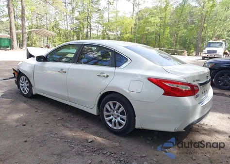 2017 Nissan Altima 2.5 S z USA, uszkodzony, nr VIN 1N4AL3AP9HC122400